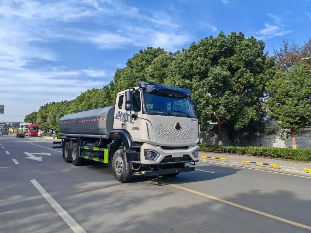 Водовоз 20 куб. м (тонн) Howo H3000